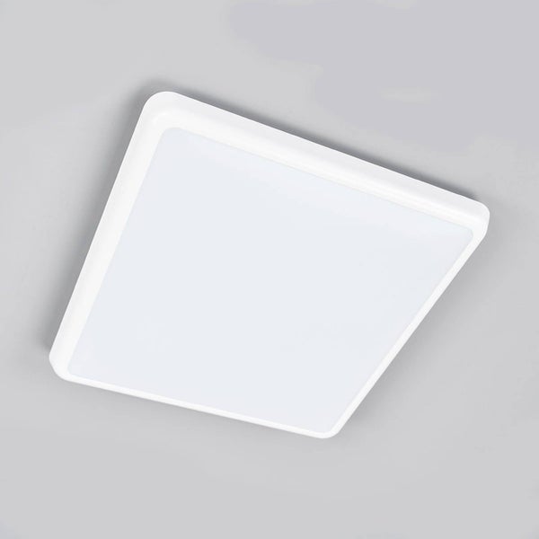 Quadratisches LED-Panel als Deckenleuchte in Weiß.