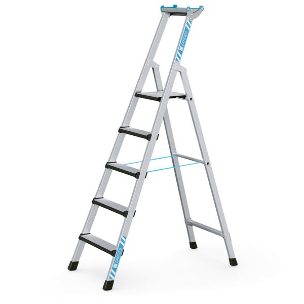 Zarges Stehleiter mit fünf Stufen