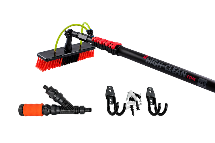Teleskop-Reinigungssystem mit wasserführender Bürste, Schlauchanschlüssen, Y-Verteiler, Wandhaken und Montagematerial.