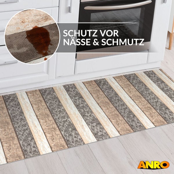 ANRO Küchenläufer mit Streifen in Holz- und Steinoptik in einer hellen Küche. Gezeigt wird der Schutz vor Nässe und Schmutz. ANRO Logo.