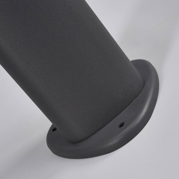 Anthrazitfarbener schräger Pfosten mit runder Bodenplatte aus pulverbeschichtetem Metall.