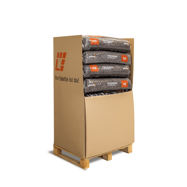 Mehrere Säcke Galamio Pinienrinde mit 60 Liter Inhalt, gestapelt in einem Kartondisplay auf einer Holzpalette.
