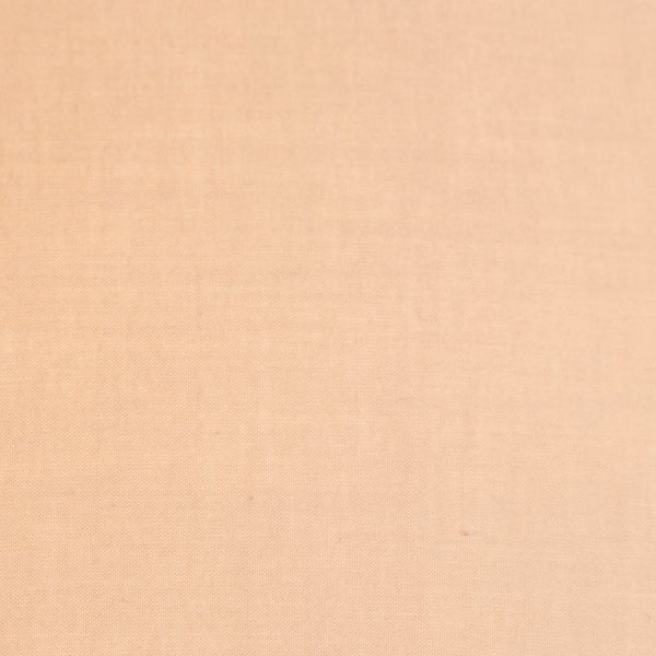 Nahaufnahme eines beigen Stoffs mit gewebter Textur.