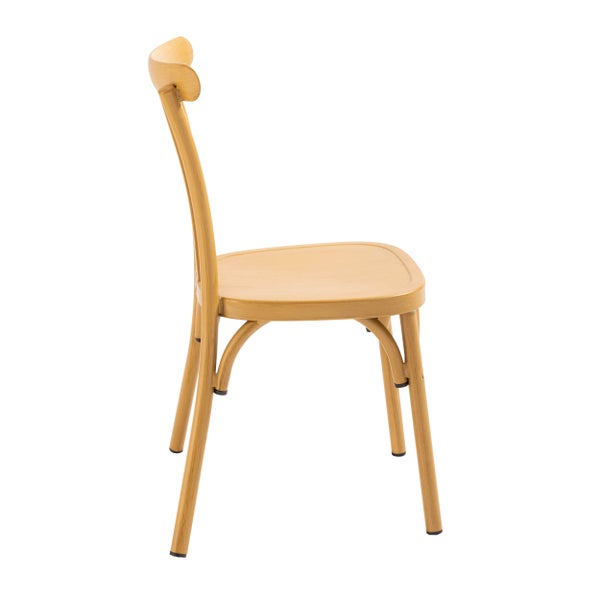 Klassischer Holzstuhl aus hellem Holz mit ergonomisch geschwungener Rückenlehne in der Seitenansicht.