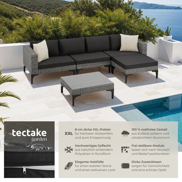 Gartenlounge-Set mit Polyrattan-Geflecht und Tisch auf einer Terrasse