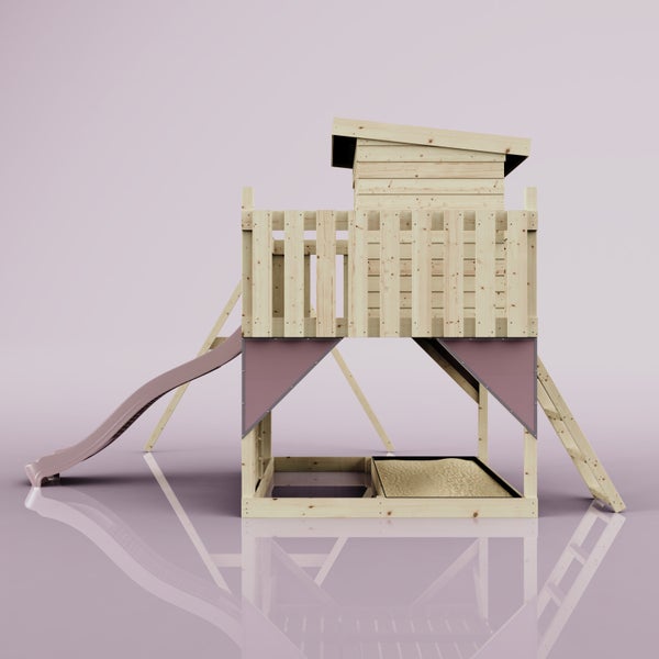 Spielturm aus Holz mit Rutsche, Leiter und Sandkasten.