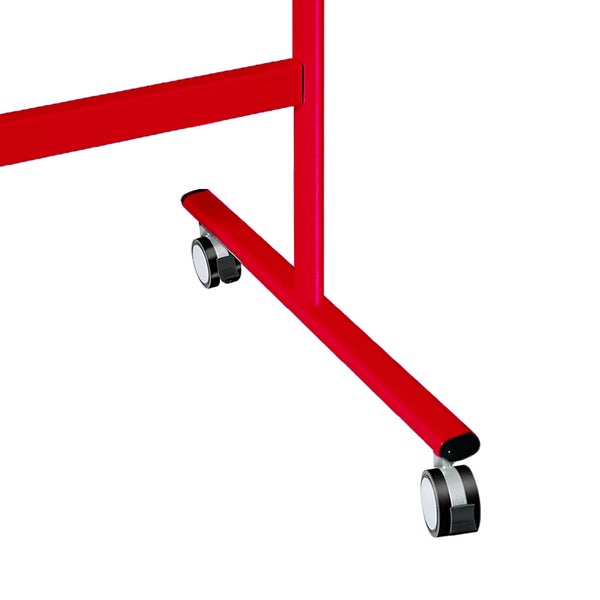Untergestell aus rotem Metall mit zwei Lenkrollen für mobile Trennwände oder Garderobenständer.