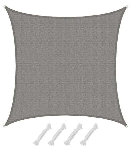 Quadratisches graues Sonnensegel aus Gewebe mit vier Befestigungsseilen und Metallringen an den Ecken.