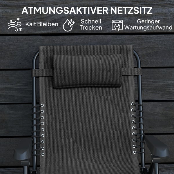 Person trägt zusammengeklappten Liegestuhl von 101 Zentimetern Länge und 65 Zentimetern Höhe