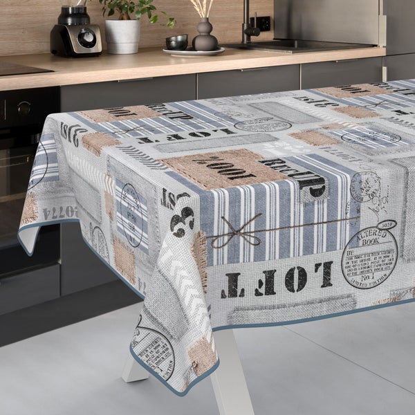 Tischdecke mit Patchworkmuster in einer Küche