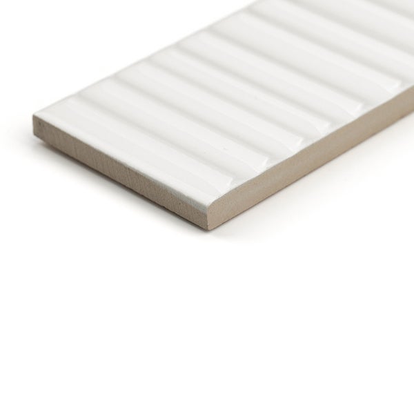 Wandfliese mit wellenförmiger Struktur in rechteckiger Form