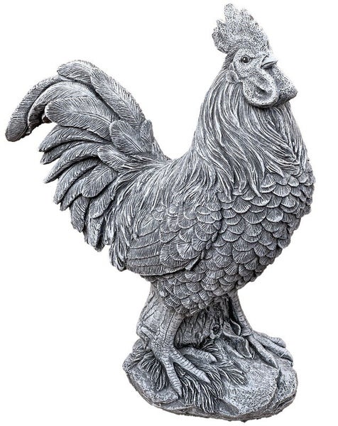 Gartenfigur Hahn aus Stein als detailreiche Dekoration fuer den Garten