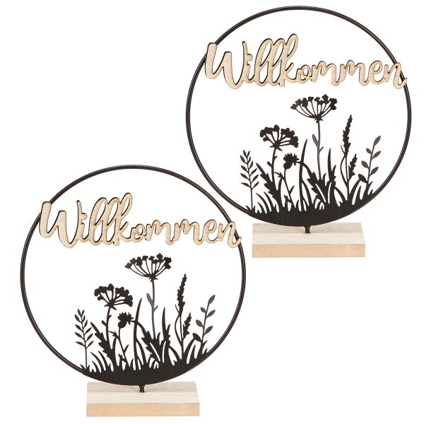 Dekorative Willkommen-Schilder mit floralen Motiven auf Holzsockel