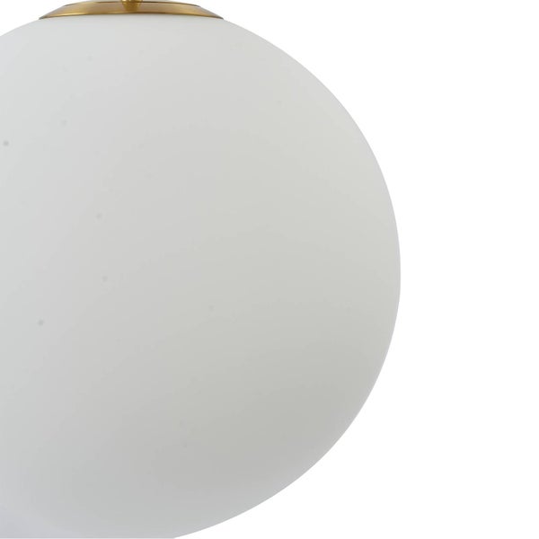 Kugelförmiger Lampenschirm aus weißem Opalglas mit Messingfassung.