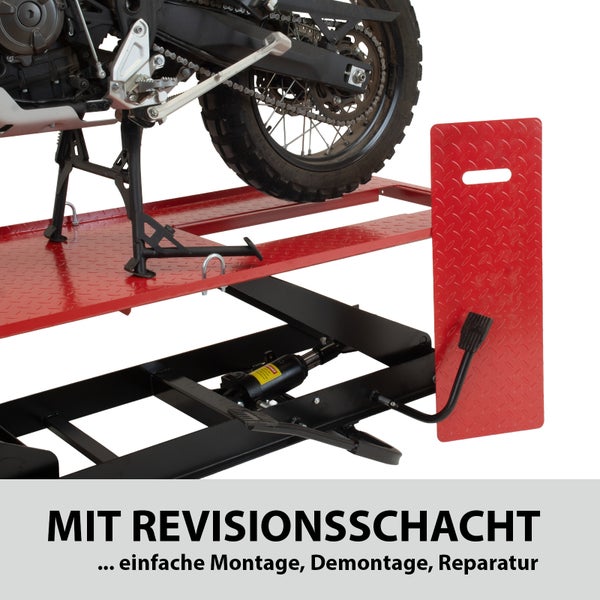 Motorrad auf einer Motorradhebebühne mit Revisionsschacht zur einfachen Montage, Demontage und Reparatur