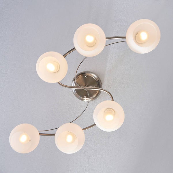 Deckenleuchte mit sechs Leuchtenarmen und runden Lampenschirmen