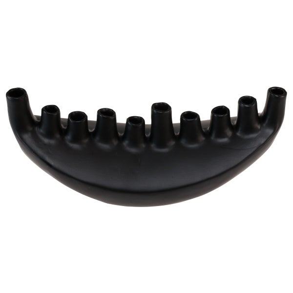 Schwarze matte Keramikvase in Halbmondform mit zehn unterschiedlich hohen Öffnungen.