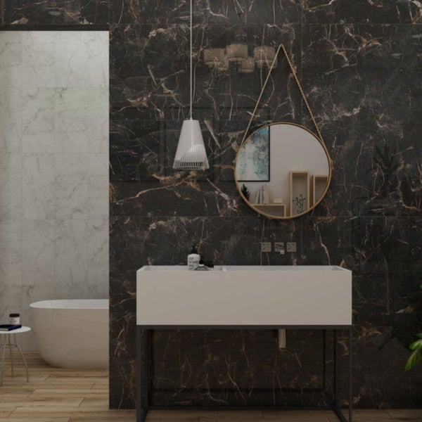 Modernes Badezimmer mit dunklen Marmorfliesen, Aufsatzwaschbecken und rundem Spiegel