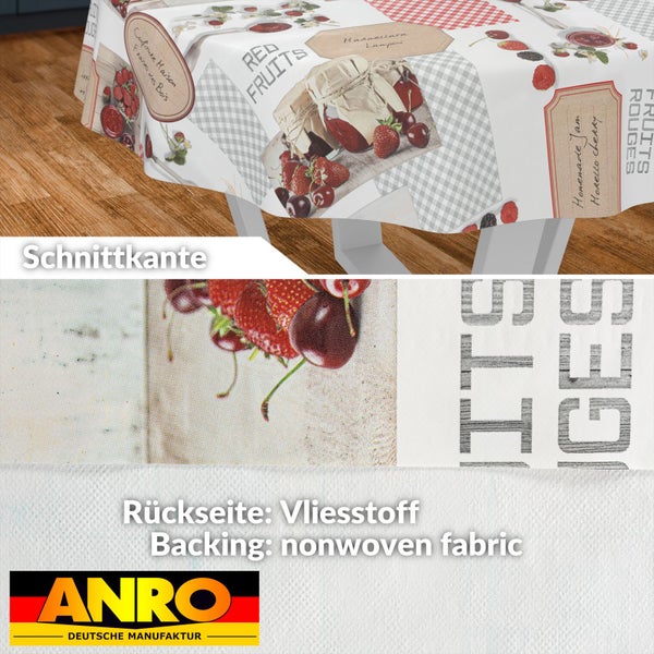 Tischdecke mit roten Früchten und Marmeladengläsern, Detailansicht der Schnittkante und der Vliesrückseite. ANRO Deutsche Manufaktur Logo.