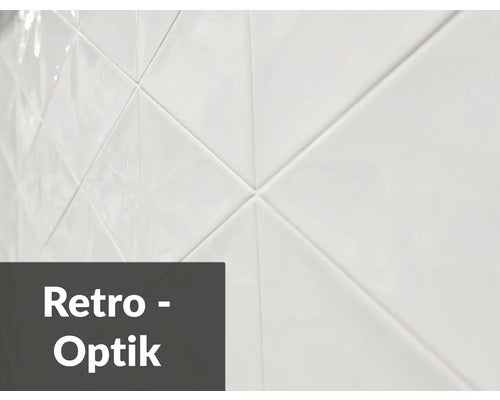 Weiße Wandfliesen mit Retro-Optik