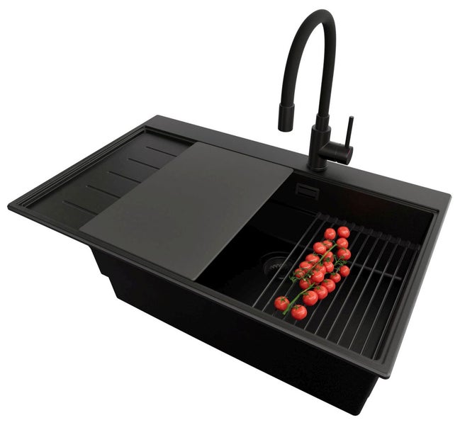 Schwarze Küchenspüle mit Abtropffläche, Schneidebrett und Armatur