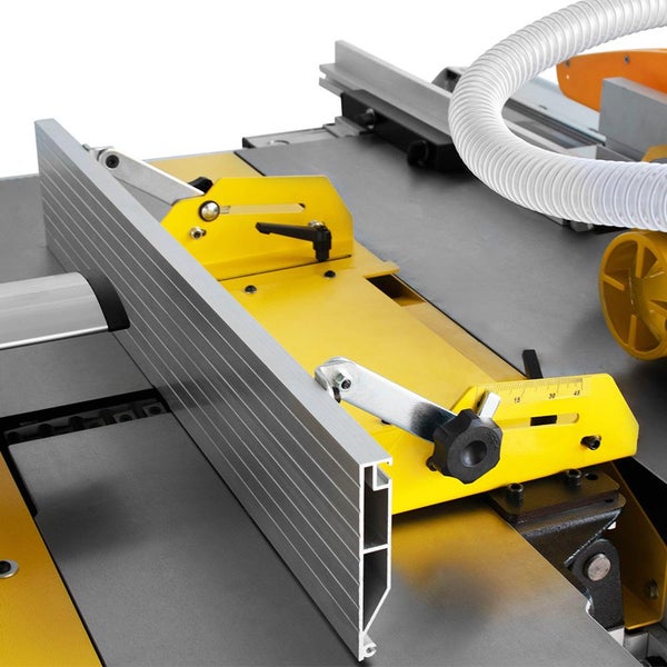 Detailansicht einer Kreissäge mit Parallelanschlag zur Holzbearbeitung