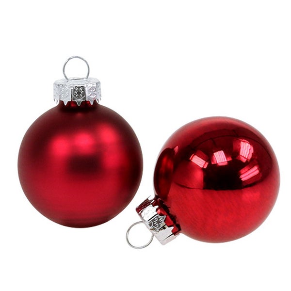 Zwei rote Weihnachtskugeln mit Aufhängung
