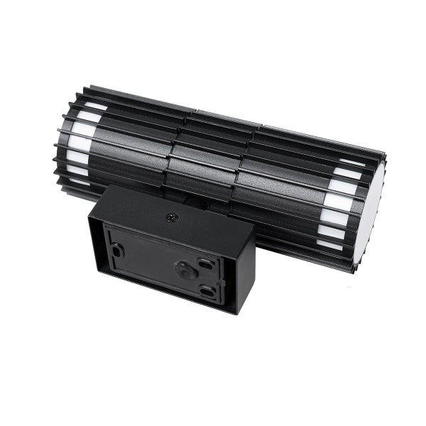 Schwarze Wandleuchte in Zylinderform mit Lamellen und weißem Diffusor.