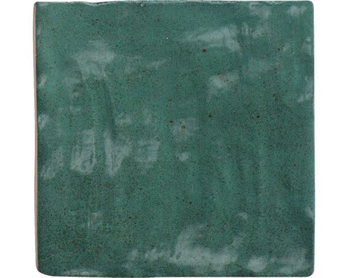 Quadratische Wandfliese aus Keramik in Grün mit glänzender, strukturierter Oberfläche.