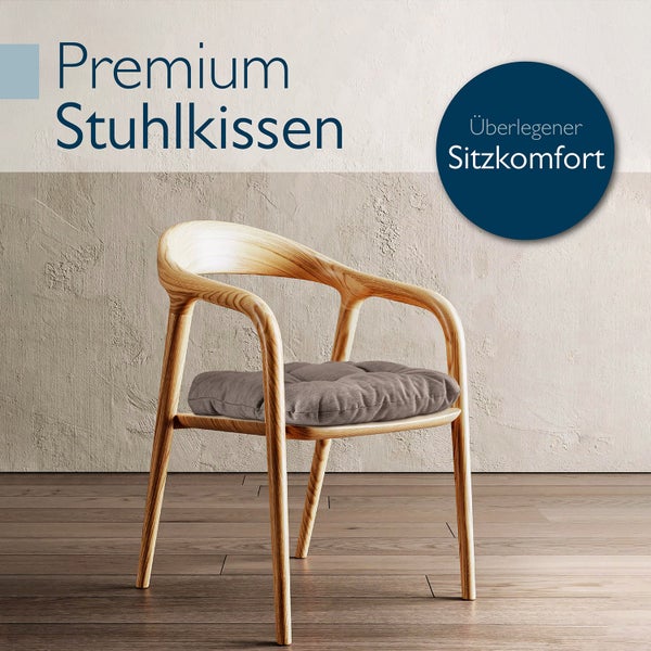 Stuhlkissen auf einem Holzstuhl für zusätzlichen Sitzkomfort
