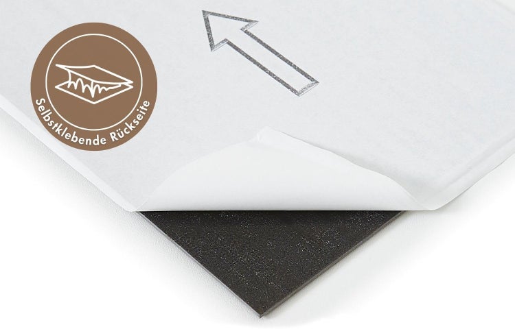 Selbstklebende Rückseite mit abziehbarer Schutzfolie und Markierung der Verlegerichtung.