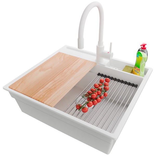 Küchenspüle mit Abtropfgestell, Schneidebrett, Armatur und Spülmittel