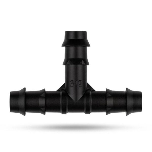 T-Stück aus schwarzem Kunststoff für Bewässerungsschläuche.