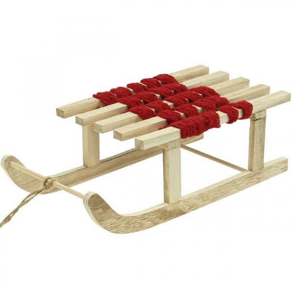 Holzschlitten mit roter Wollbespannung