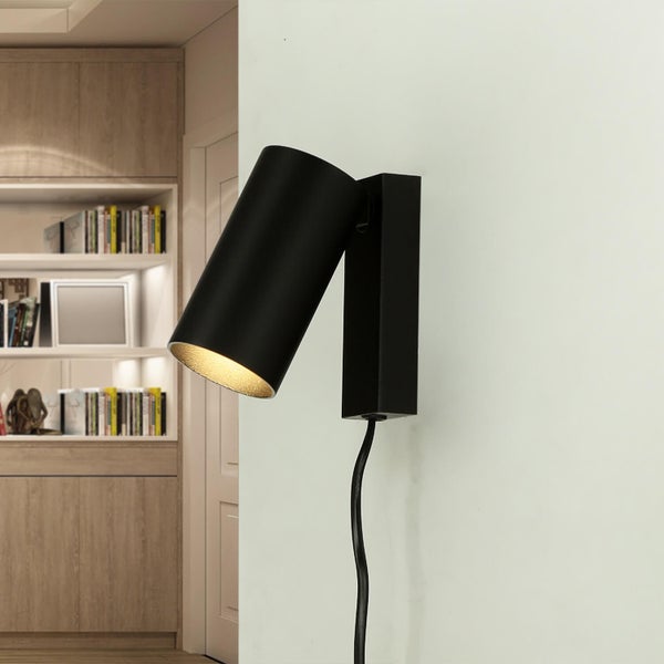 Schwarze Wandleuchte mit Kabel