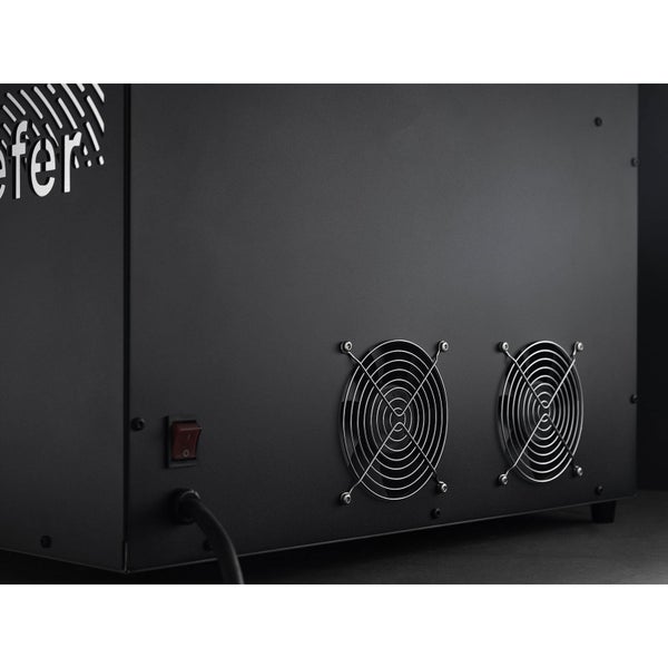 Holzgartenhaus mit Terrasse, Fenstern und Doppeltür