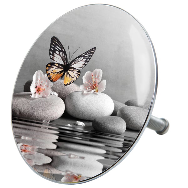 Runder Waschbeckenstöpsel mit Motiv aus Schmetterling, Blüten und Kieselsteinen am Wasser, passend für Standard Waschbecken