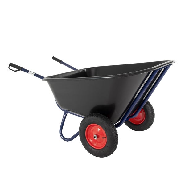 Detailansicht einer Plane mit Seilbefestigung vor Holzstapel