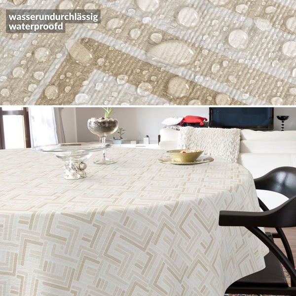 Runde wasserundurchlässige Tischdecke mit geometrischem Muster auf einem Tisch in einem hellen Wohnzimmer und Detailansicht der Oberfläche.