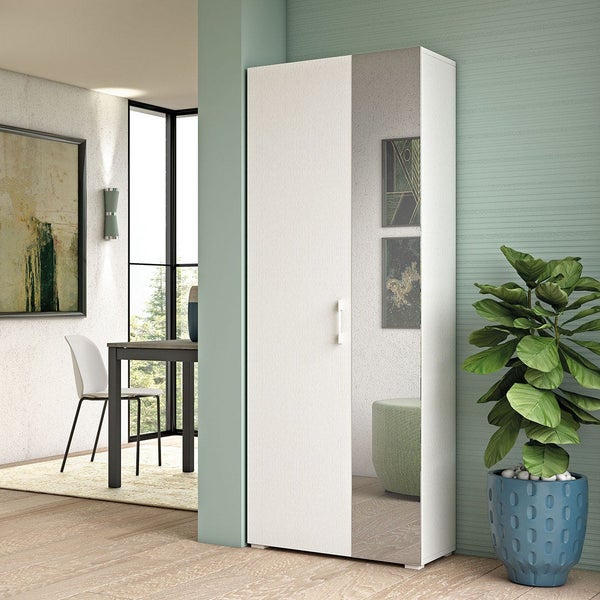 Schlafzimmerschrank mit Spiegeltür in einem hellen Raum