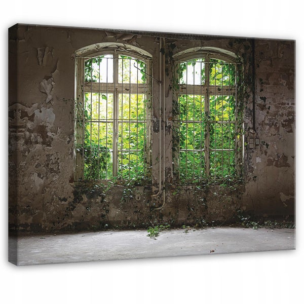 Leinwandbild mit zwei vergitterten Fenstern in einem verlassenen Raum, überwuchert mit grünen Pflanzen an einer maroden Wand.