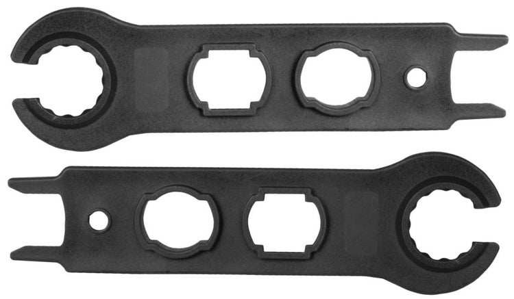 Zwei Werkzeugschlüssel für Installationsarbeiten