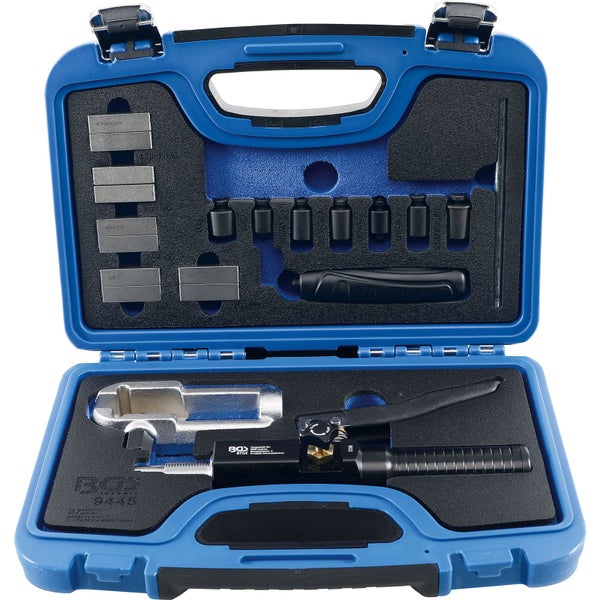 Hydraulisches Bremsleitungs-Bördelgerät-Satz im Koffer mit verschiedenen Druckstücken und Adaptern aus Metall.