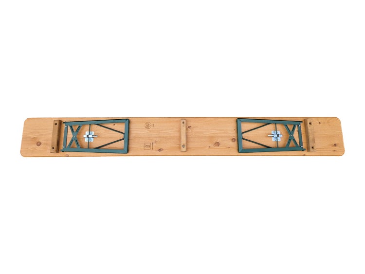 Zusammengeklappte Festzeltbank aus Holz von unten mit Metallbeinen und Schnappschloss-Mechanismus.