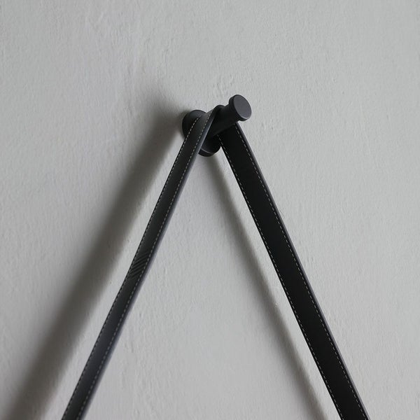 Wandhaken mit Riemenaufhängung