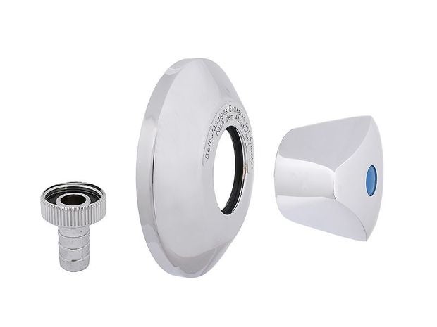 Armaturenzubehör-Set bestehend aus einer verchromten Rosette, einem Griff und einem Schlauchanschluss.