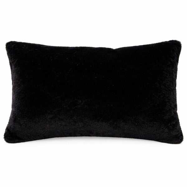 Rechteckiges Zierkissen aus schwarzem Kunstfell.