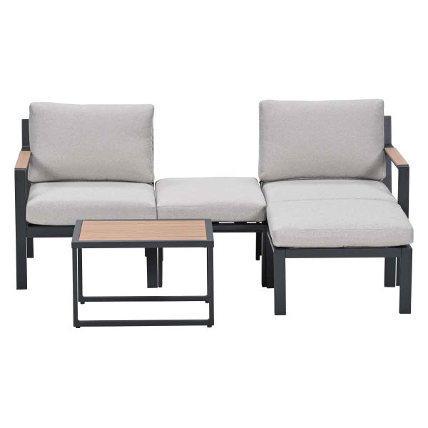 Modernes Gartenlounge-Set aus Metall mit Polstern und einem quadratischen Tisch mit Tischplatte in Holzoptik.