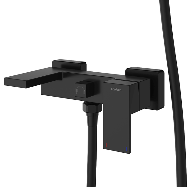 Mehrere Teichfoliennägel auf einem Holztisch