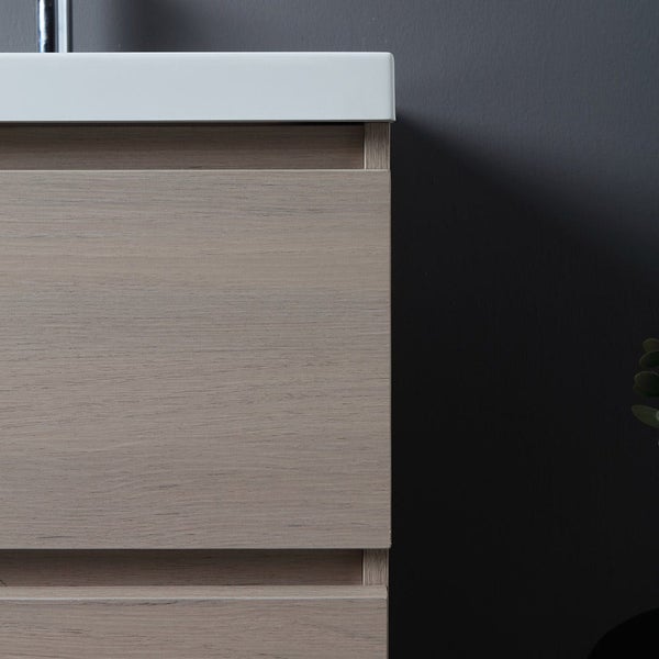 Detailaufnahme eines Waschbeckenunterschranks mit Holzstruktur und weißer Platte.